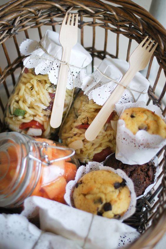 organizzare un pic nic a prova di coronavirus cestino muffin